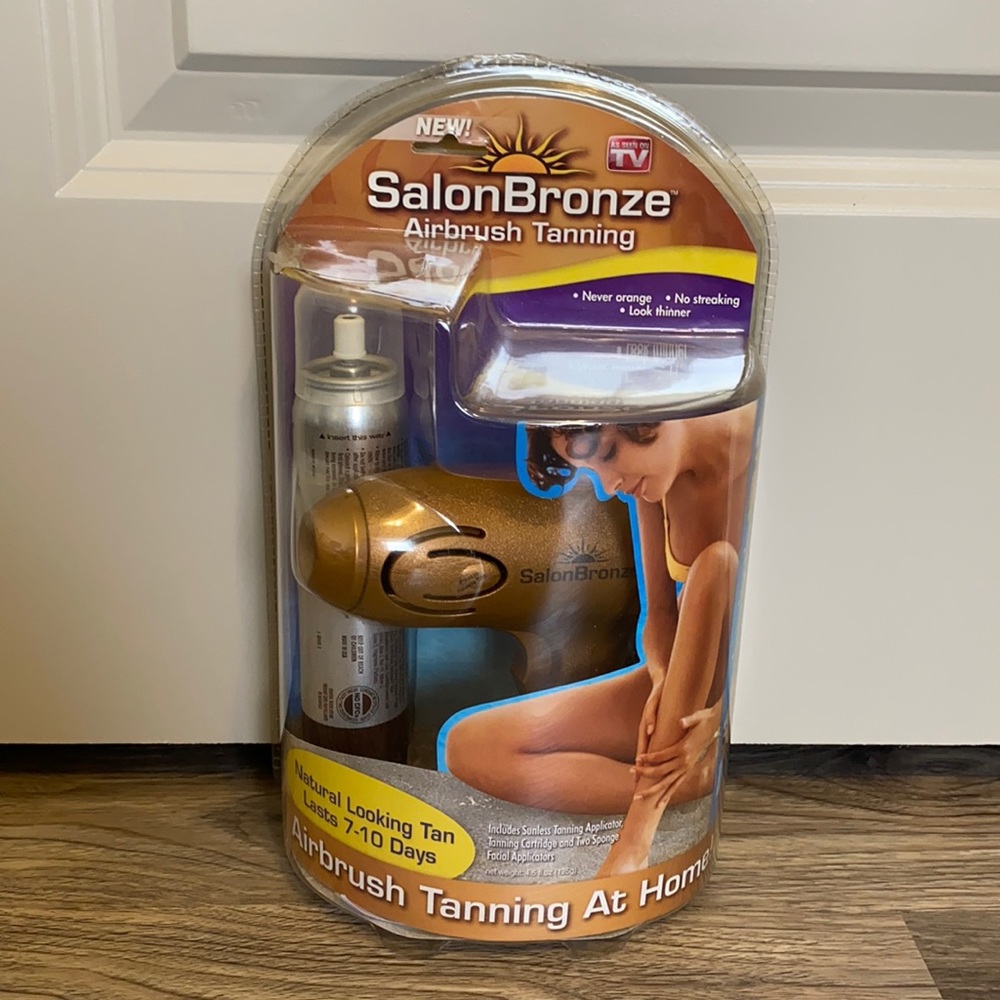 Airbrush tanning gun with spray